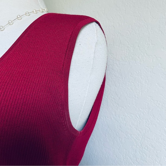 St. John Nautical Short Sleeve Blazer and St. John Red Knit Sleeveless Top SET - Picture 10 of 14